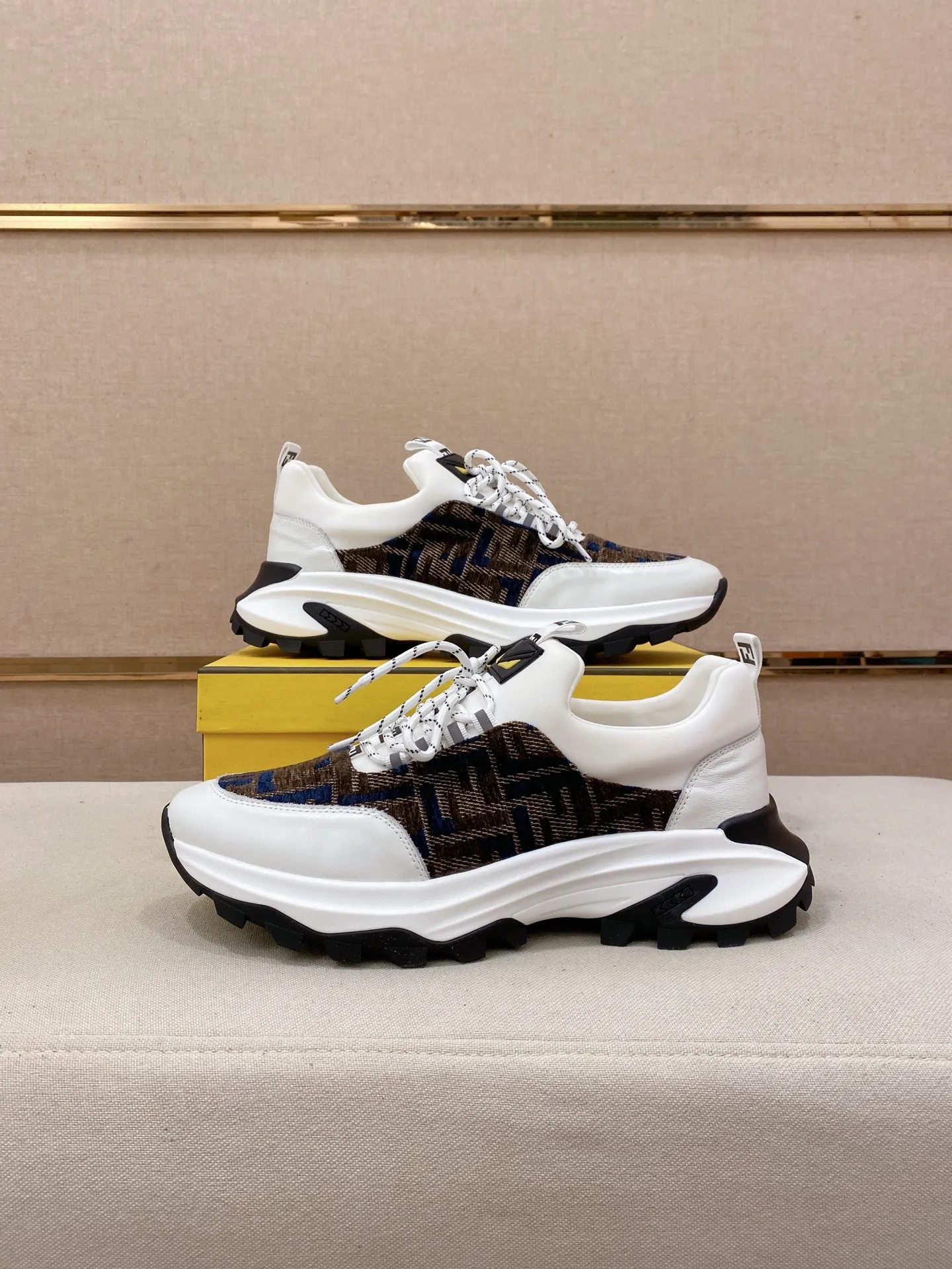 Men's shoes 💰 462💰 (fendi) New style 👊🏻 upper 🇮🇹 imported cowhide fabric 🇩🇪 lining imported sheepskin lining. The original outsole is molded to highlight the identity of every man, and the upper foot is elegant and stable🚶🏻🚶🏻The high-end custom counters reproduce the original version📯No matter the wind or rain, the shoe last remains unchanged and can withstand the verification of time🔍️,🔵 Size: 38-44